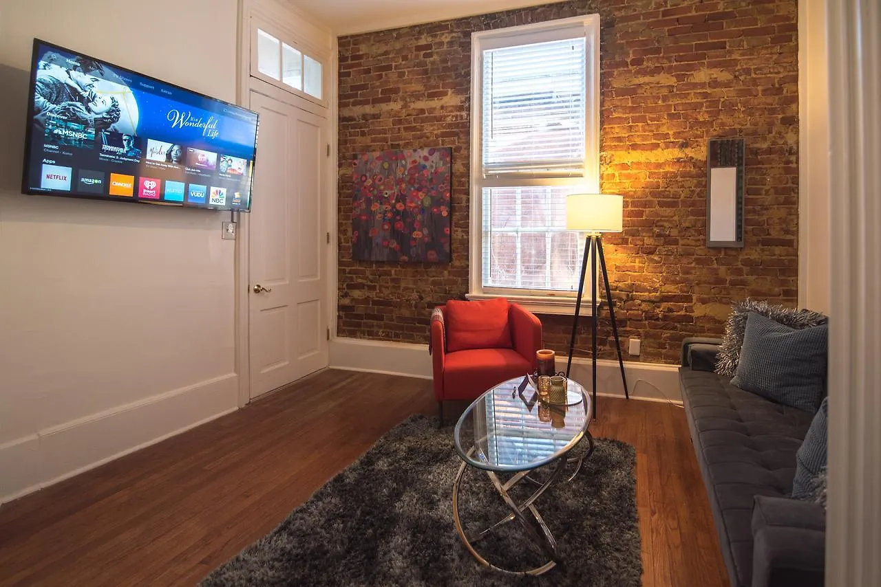 Downtown Memphis Shellcrest Apartments